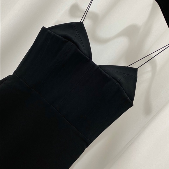 Alex Perry - Picture 3 of 8